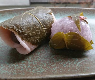 mochi with cherry leaves